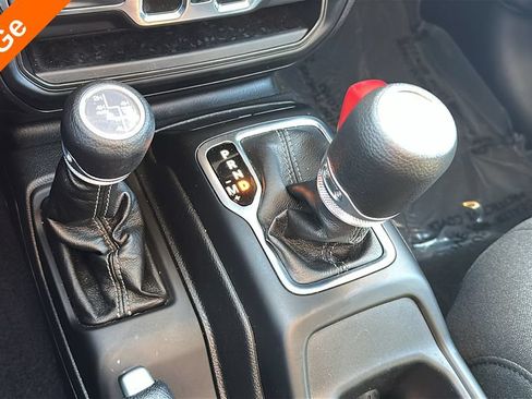 Used 2025 Jeep Wrangler Unlimited Sahara AWD/4WD image 24