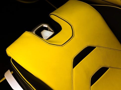 Used 2020 Lamborghini Huracan EVO RWD image 17