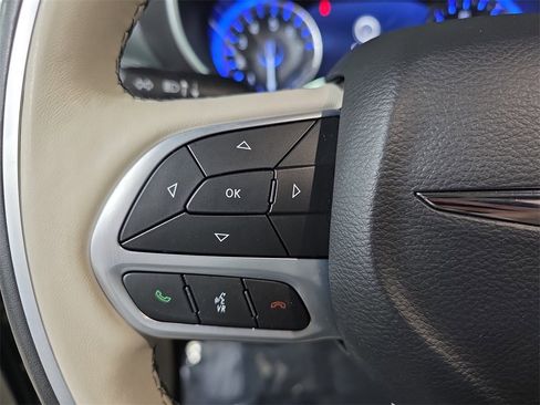 Used 2020 Chrysler Pacifica Limited w/ Tire & Wheel Group image 17