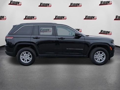 Used 2025 Jeep Grand Cherokee Laredo w/ Luxury Tech Group I AWD/4WD image 4