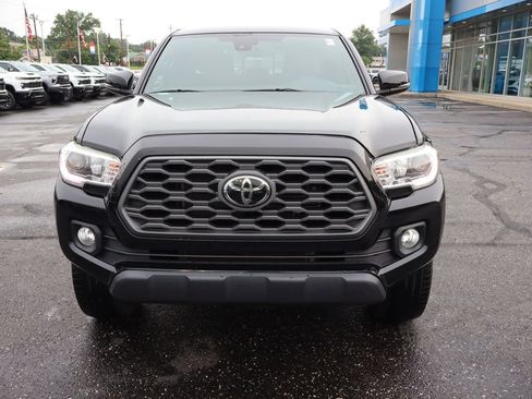 Used 2020 Toyota Tacoma TRD Off-Road AWD/4WD image 31