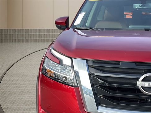 Used 2023 Nissan Pathfinder Platinum image 10