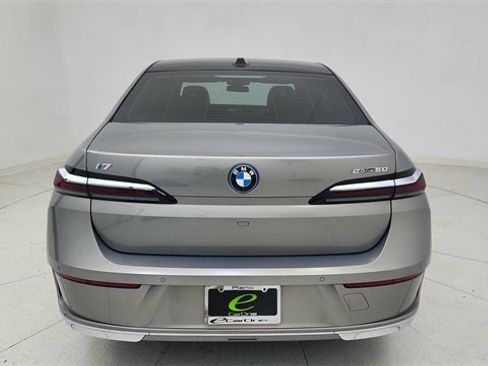 Used 2025 BMW i7 eDrive50 image 5