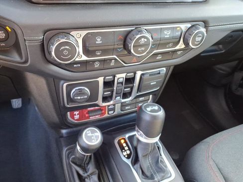 Used 2024 Jeep Wrangler Rubicon image 21