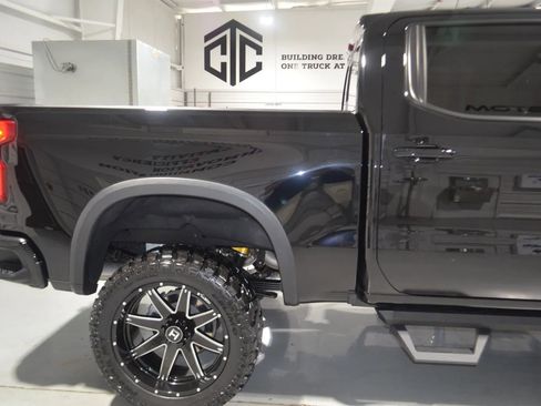 Used 2023 Chevrolet Silverado 1500 ZR2 w/ Technology Package image 8