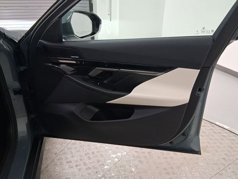 Used 2025 BMW 530i image 31