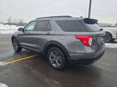 Used 2023 Ford Explorer XLT w/ Equipment Group 202A image 3