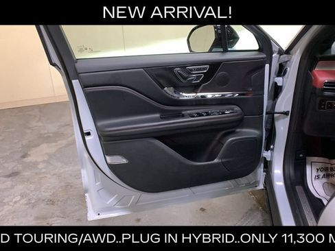 Used 2025 Lincoln Corsair Grand Touring w/ Towing Package AWD/4WD image 26