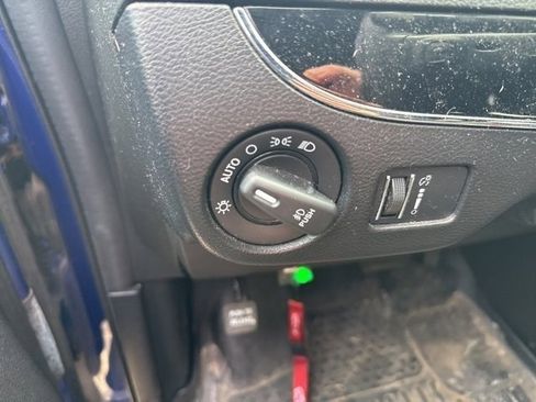 Used 2019 Dodge Grand Caravan SE image 12