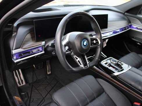 Used 2024 BMW i7 xDrive60 image 44