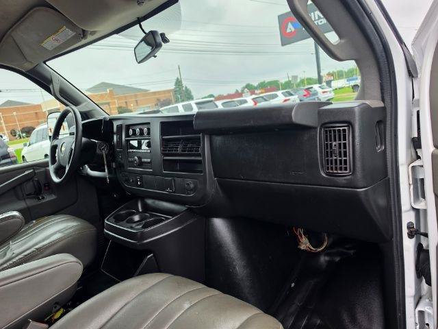 Used 2017 Chevrolet Express 2500 RWD image 9