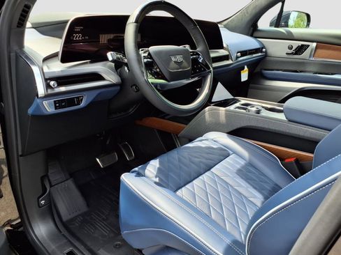 New 2026 Cadillac Vistiq Premium Luxury w/ LPO, Floor Liner Package image 12