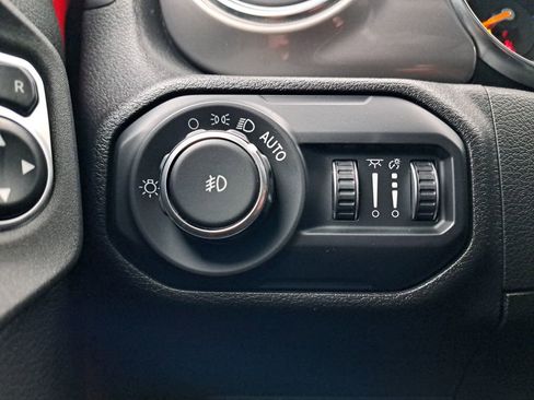 Used 2021 Jeep Wrangler Unlimited Sahara w/ Uconnect 4C Nav & Sound Group AWD/4WD image 24