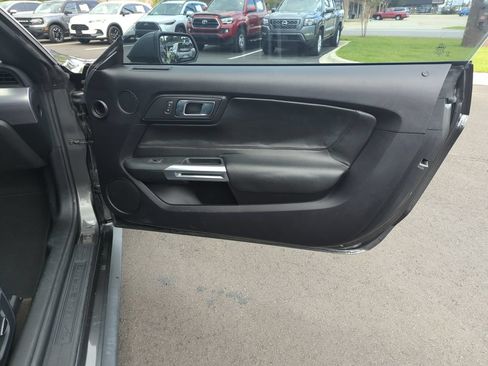 Used 2018 Ford Mustang Convertible w/ Equipment Group 101A RWD image 27