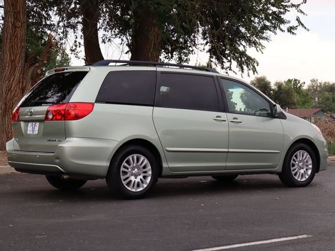 Used 2009 Toyota Sienna XLE FWD image 5