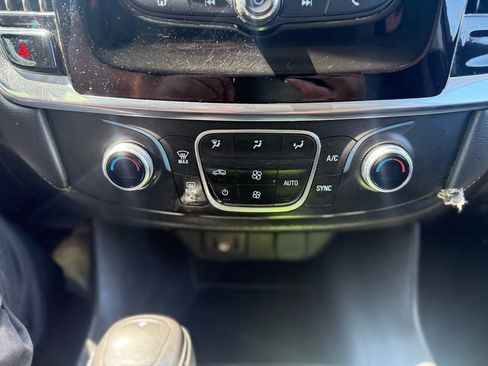 Used 2018 Chevrolet Traverse LS FWD image 23