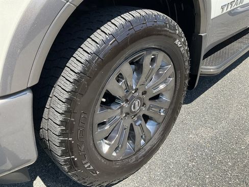 Used 2017 Nissan Titan Platinum Reserve AWD/4WD image 9