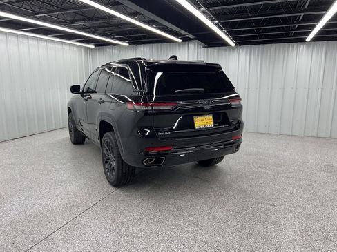 Used 2025 Jeep Grand Cherokee Summit w/ Obsidian Package image 4