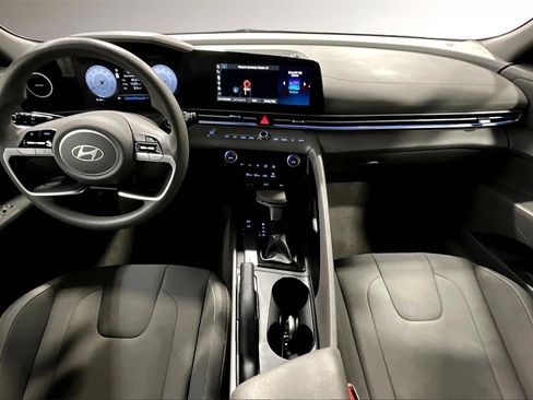 Used 2024 Hyundai Elantra SEL image 7