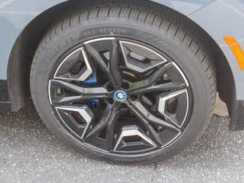 Used 2024 BMW iX xDrive50 w/ Sport Package AWD/4WD image 9