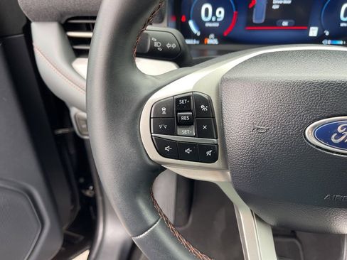 Used 2025 Ford Explorer Active image 17