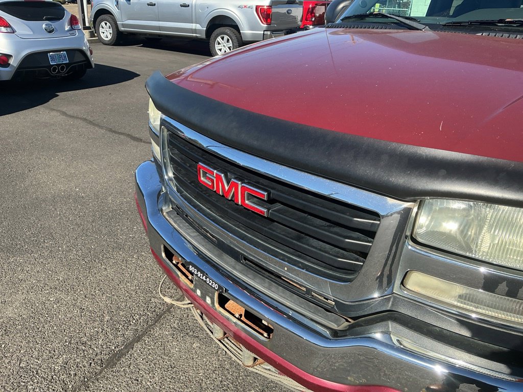 Used 2004 GMC Sierra 2500 SLT w/ Heavy-Duty Power Package AWD/4WD image 3
