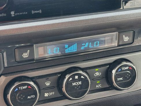 Used 2018 Toyota Tacoma TRD Off-Road AWD/4WD image 21