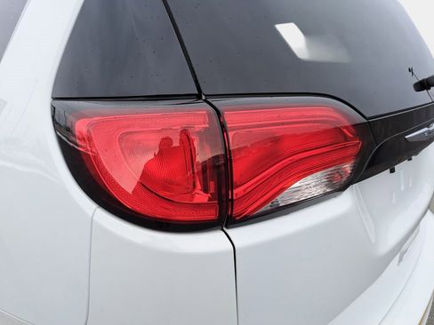 Used 2023 Chrysler Voyager LX image 34