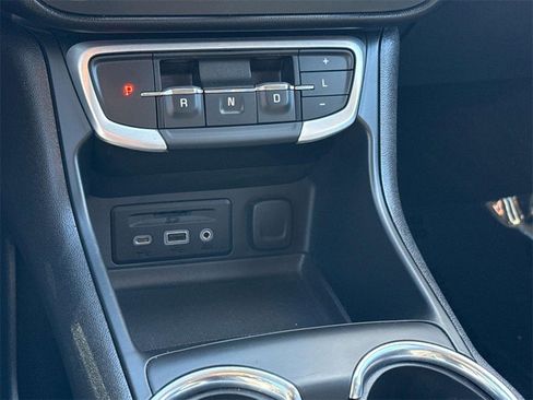 Used 2024 GMC Terrain SLT image 18