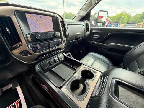 Used 2015 GMC Sierra 2500 Denali w/ Duramax Plus Package AWD/4WD image 31