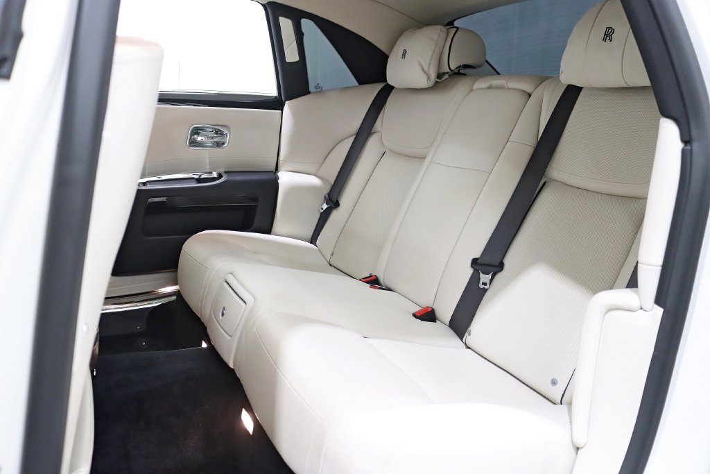 Used 2016 Rolls-Royce Ghost RWD image 32
