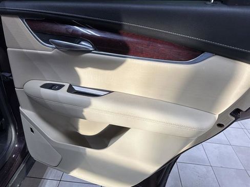 Used 2018 Cadillac XT5 Luxury w/ Driver Awareness Package image 19