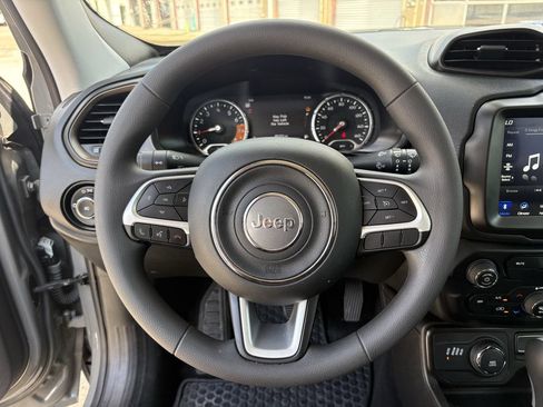 Used 2023 Jeep Renegade Latitude AWD/4WD image 15
