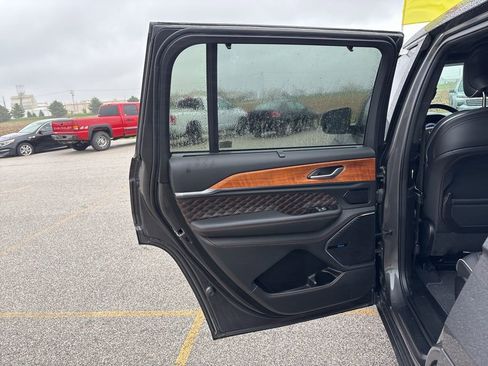 Used 2024 Jeep Grand Cherokee L Summit image 24