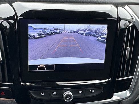 Used 2020 Chevrolet Traverse LT image 16