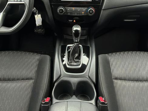 Used 2018 Nissan Rogue S FWD image 21