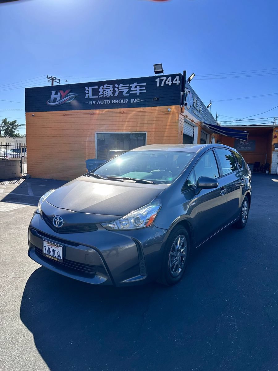 Used 2017 Toyota Prius V Two w/ Carpet Mat Package FWD image 1