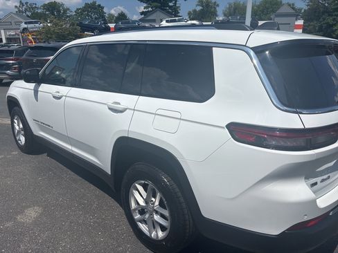 Used 2022 Jeep Grand Cherokee L Laredo w/ Luxury Tech Group I image 7