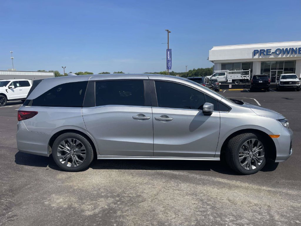 Used 2025 Honda Odyssey Touring image 2