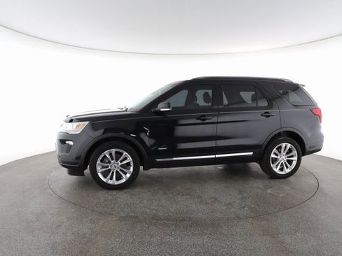 Used 2019 Ford Explorer XLT w/ Equipment Group 202A image 5