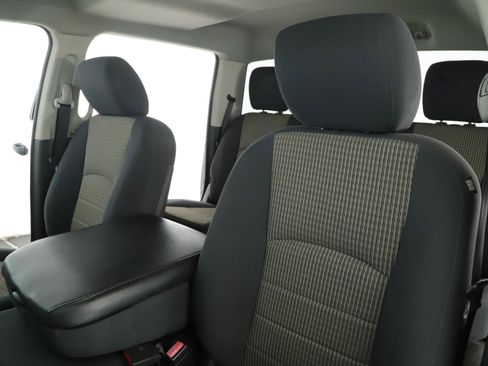 Used 2012 RAM 2500 ST w/ Chrome Appearance Group AWD/4WD image 4