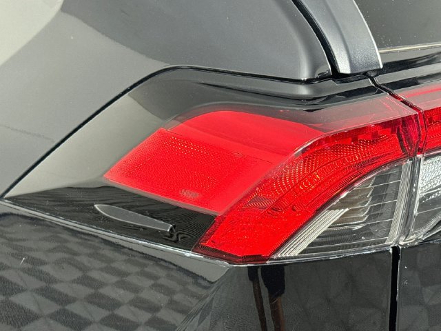 Used 2025 Toyota RAV4 LE AWD/4WD image 32