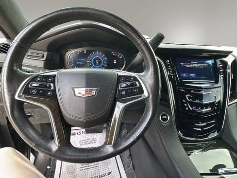 Used 2016 Cadillac Escalade Platinum RWD image 17