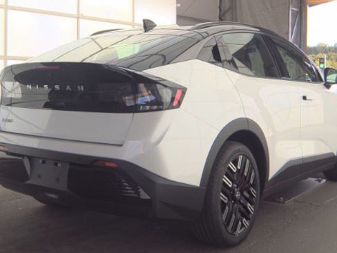 Certified 2026 Nissan Leaf Platinum+ FWD image 2