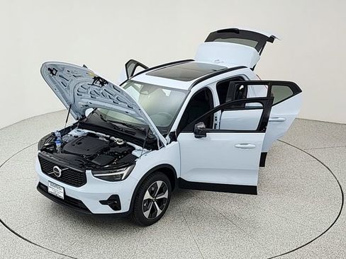 New 2026 Volvo XC40 B5 Plus w/ Climate Package AWD/4WD image 38