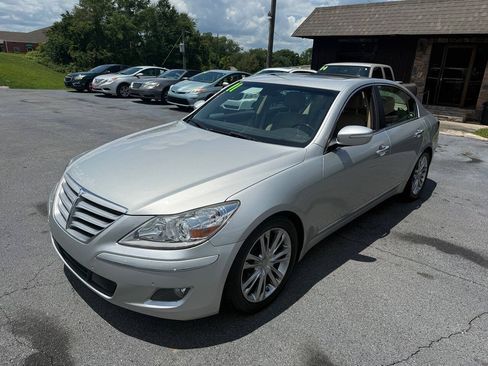 Used 2011 Hyundai Genesis 4.6 RWD image 8