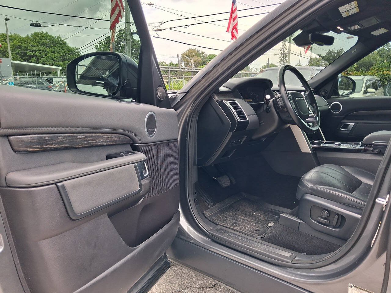 Used 2018 Land Rover Discovery HSE AWD/4WD image 9