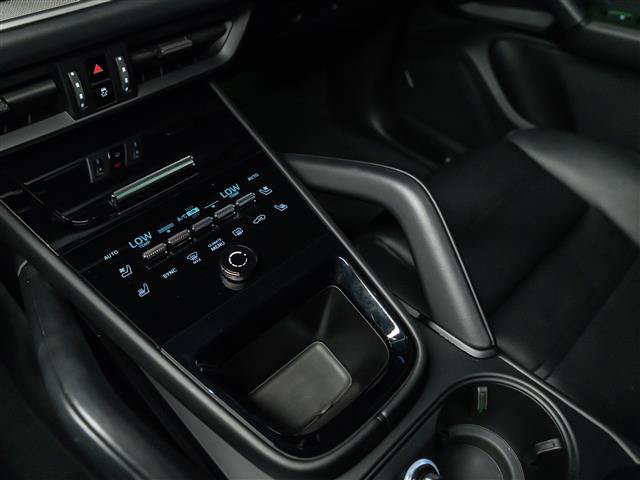 Certified 2025 Porsche Cayenne Coupe AWD/4WD image 26