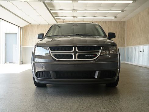 Used 2019 Dodge Journey SE FWD image 2