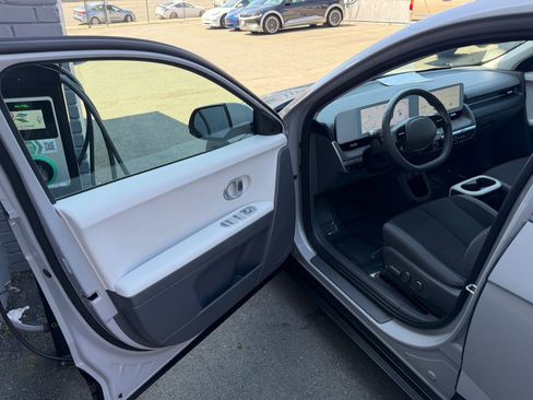 Used 2023 Hyundai Ioniq 5 SE w/ Cargo Package image 9